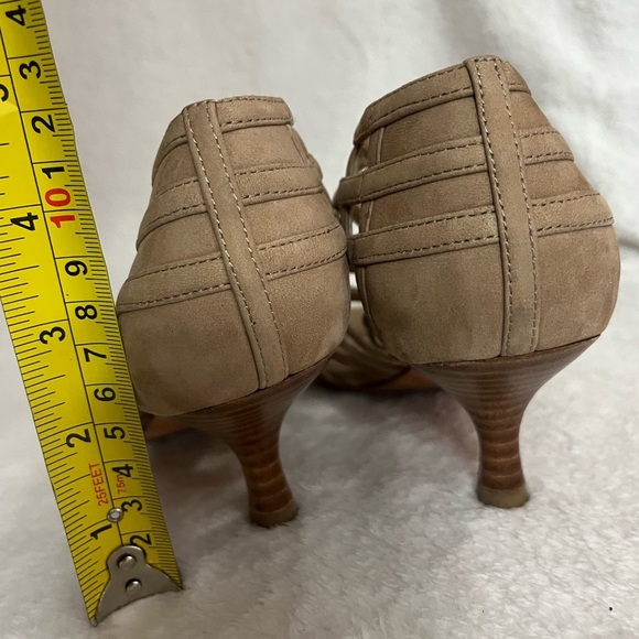 Stuart Weitzman woman’s Sz 5.5 tan/nude suede leather kitten lace up heel - Picture 3 of 6